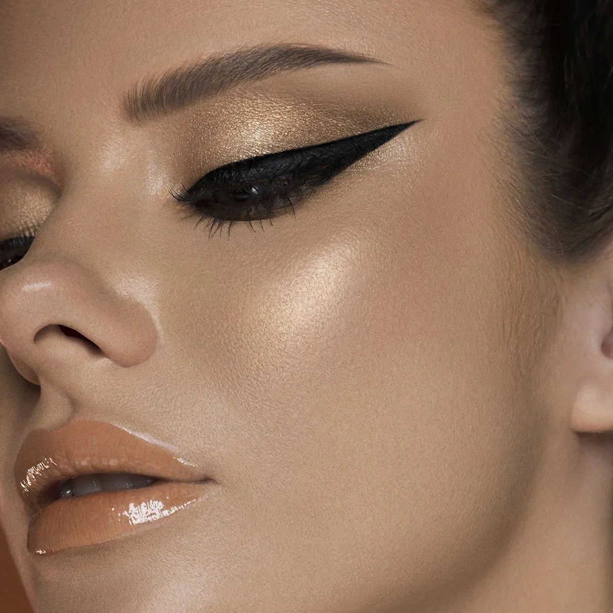 The Nubian Loose Highlighter - Nefertiti